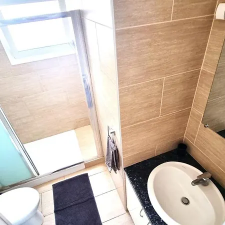 Dream Escape 1 - 6 Min Walk To Kastella Beach! Apartamento